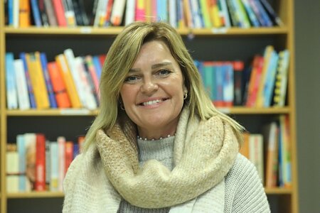 Daria Wiese freut sich, dass sie als Lehrerin am Kolping Berufskolleg Paderborn bei den Jugendlichen etwas bewirken kann.