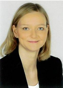 Ein Porträt einer Dozentin der Kolping-Pflegefachschule Enger.